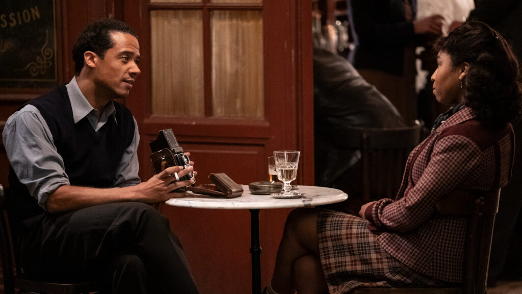 Louis (Jacob Anderson) and Claudia (Delainey Hayles) sitting at a cafe in Paris. Photo: AMC