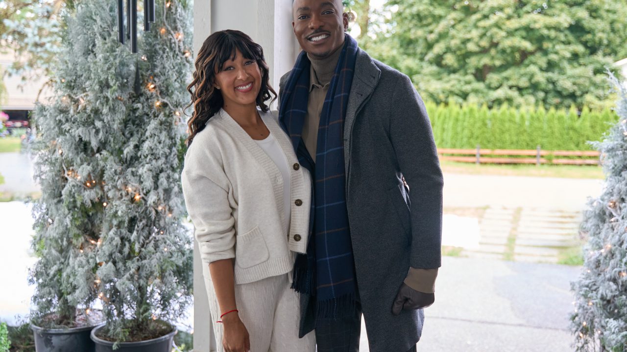 News anchor, Adam, is challenged by superfan, Robbie, to report good news at Christmas. Adam reluctantly takes him under his wing and finds a connection with Robbie’s mom. Photo: Tamera Mowry-Housley, B. J. Britt Credit: ©2025 Hallmark Media/Photographer: Syd Wong