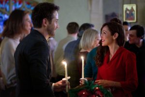 On an unexpected layover in mid-December, Annie Lane and Dave Weeks meet as strangers. It’s love at first sight, and they end up having a magical night, but when they fail to exchange numbers, Annie and Dave have no easy way to track the other one down. The only clues they have are those shared about plans for the upcoming holiday season, and the two embark on separate quests to find one another. Photo: Niall Matter, Autumn Reeser Credit: Hallmark Media/Photographer: Christos Kalohoridis