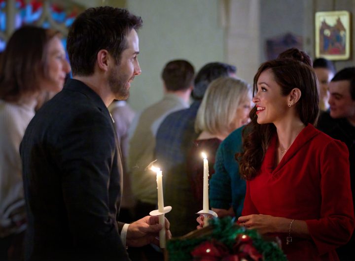 On an unexpected layover in mid-December, Annie Lane and Dave Weeks meet as strangers. It’s love at first sight, and they end up having a magical night, but when they fail to exchange numbers, Annie and Dave have no easy way to track the other one down. The only clues they have are those shared about plans for the upcoming holiday season, and the two embark on separate quests to find one another. Photo: Niall Matter, Autumn Reeser Credit: Hallmark Media/Photographer: Christos Kalohoridis