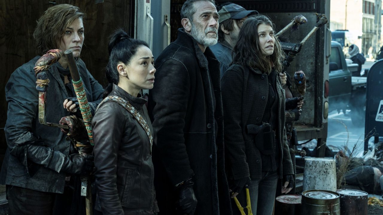 Lauren Cohan as Maggie, Jeffrey Dean Morgan as Negan, Jimmi Simpson as Mason, Aimee Garcia as Renata - The Walking Dead: Dead City _ Season 3, Episode 5 - Photo Credit: Robert Clark/AMC