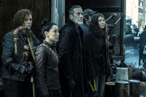 Lauren Cohan as Maggie, Jeffrey Dean Morgan as Negan, Jimmi Simpson as Mason, Aimee Garcia as Renata - The Walking Dead: Dead City _ Season 3, Episode 5 - Photo Credit: Robert Clark/AMC