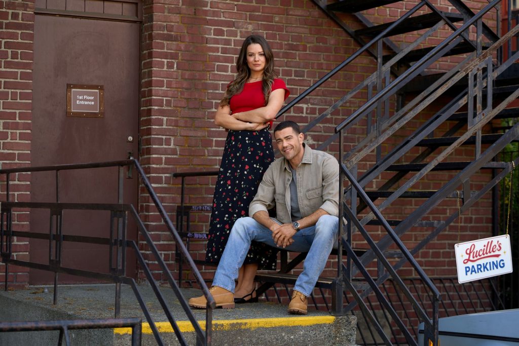 Kimberley Sustad and Jesse Metcalfe in Absolutely Devoted to You. Credit: ©2026 Hallmark Media/Photographer: Courtney Julien