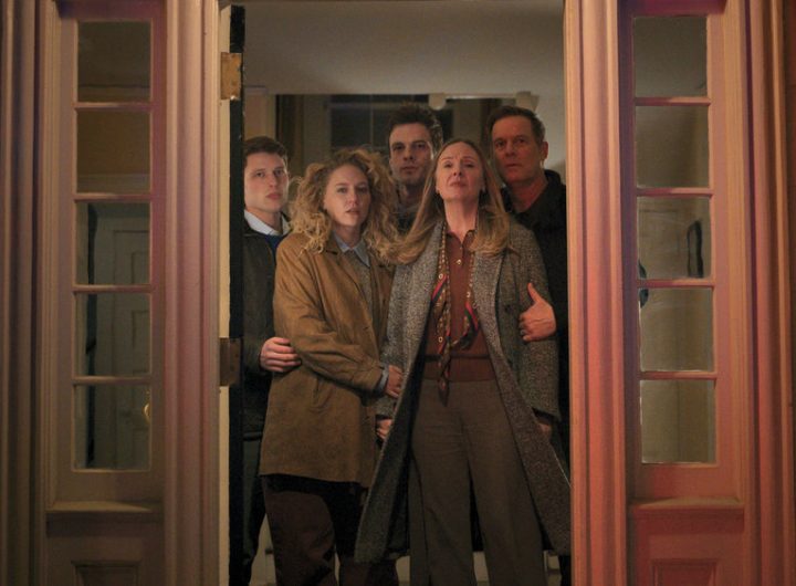 Taylor Bloom as Russ Hollingsworth, Kat Cunning as Clare Hollingsworth, Tommy O'Brien as Mike "Micah" Hollingsworth Jr, Hope Davis as Jane Hollingsworth, Peter Krause as Mike Hollingsworth in Line of Fire-- (Photo by: Screengrab/NBC)