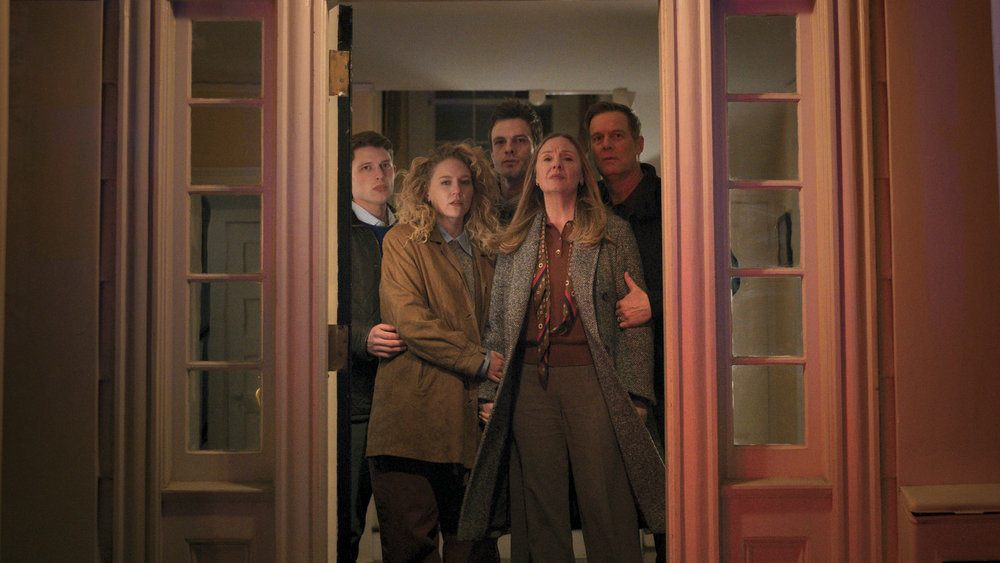 Taylor Bloom as Russ Hollingsworth, Kat Cunning as Clare Hollingsworth, Tommy O'Brien as Mike "Micah" Hollingsworth Jr, Hope Davis as Jane Hollingsworth, Peter Krause as Mike Hollingsworth in Line of Fire-- (Photo by: Screengrab/NBC)